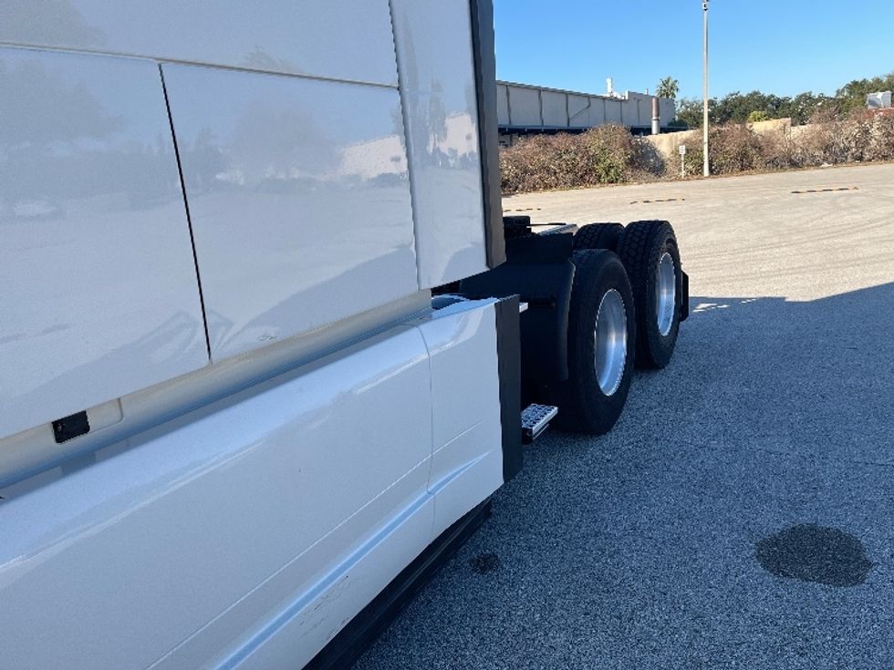 Sleeper Tractor-Heavy Duty Tractors-Volvo-2024-VNL64860-Tampa-FL-534,620\n\t\tmiles-$ 87,500 - Image 22