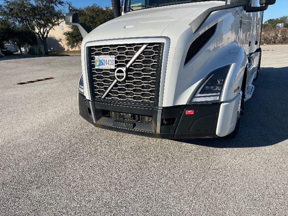 Sleeper Tractor-Heavy Duty Tractors-Volvo-2024-VNL64860-Tampa-FL-534,620\n\t\tmiles-$ 87,500 - Image 26