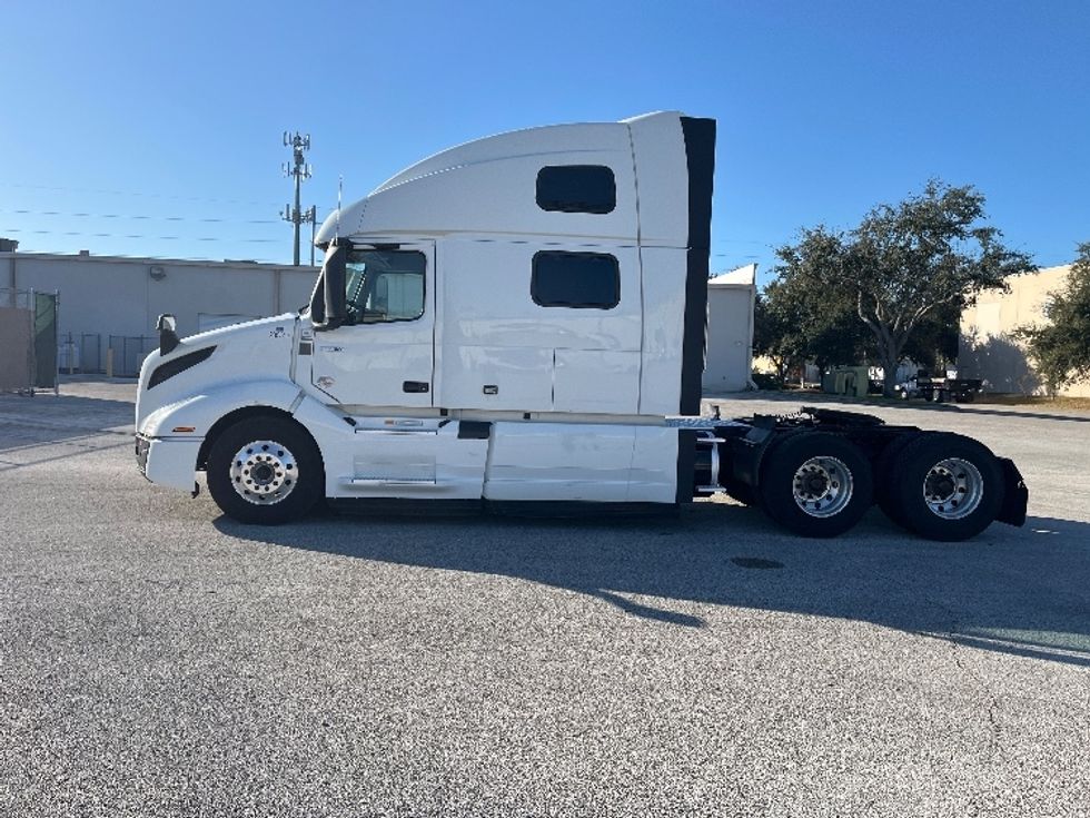 Sleeper Tractor-Heavy Duty Tractors-Volvo-2024-VNL64860-Tampa-FL-534,620\n\t\tmiles-$ 87,500 - Image 3