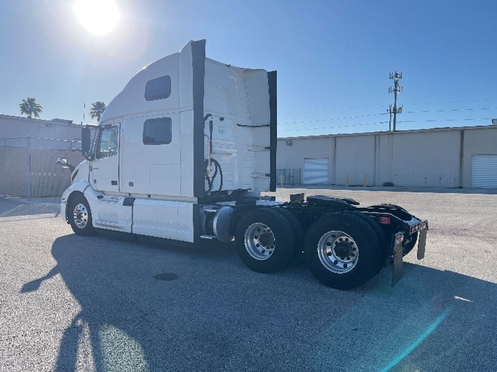 Sleeper Tractor-Heavy Duty Tractors-Volvo-2024-VNL64860-Tampa-FL-534,620\n\t\tmiles-$ 87,500 - Image 4