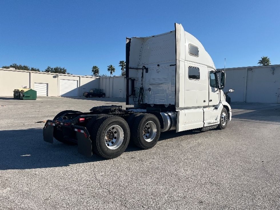 Sleeper Tractor-Heavy Duty Tractors-Volvo-2024-VNL64860-Tampa-FL-534,620\n\t\tmiles-$ 87,500 - Image 7