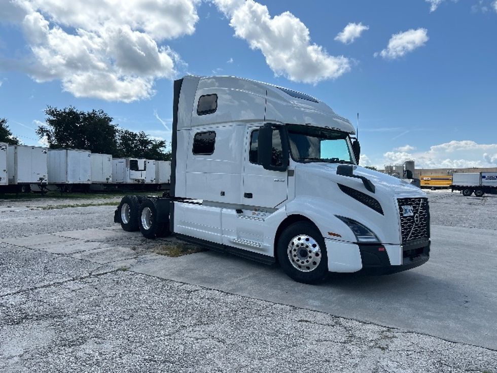 Sleeper Tractor-Heavy Duty Tractors-Volvo-2024-VNL64860-Tampa-FL-546,828\n\t\tmiles-$ 100,250 - Image 1
