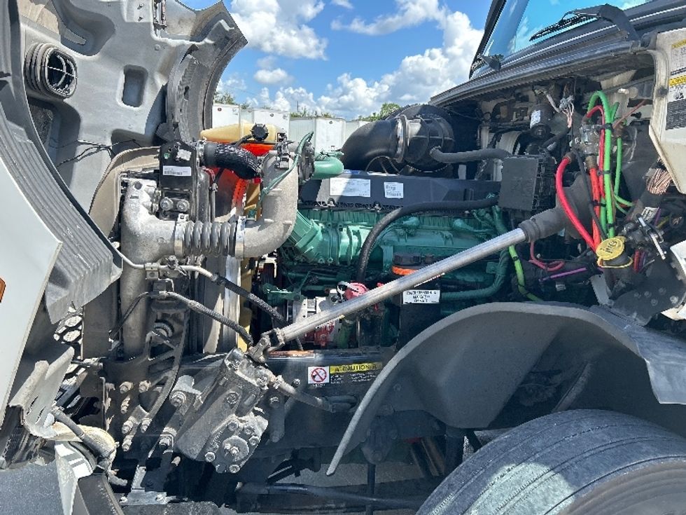 Sleeper Tractor-Heavy Duty Tractors-Volvo-2024-VNL64860-Tampa-FL-546,828\n\t\tmiles-$ 100,250 - Image 20