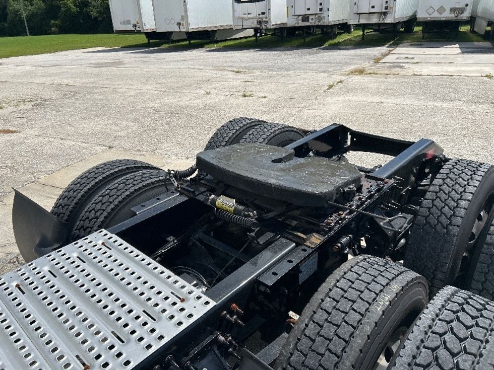 Sleeper Tractor-Heavy Duty Tractors-Volvo-2024-VNL64860-Tampa-FL-546,828\n\t\tmiles-$ 100,250 - Image 21