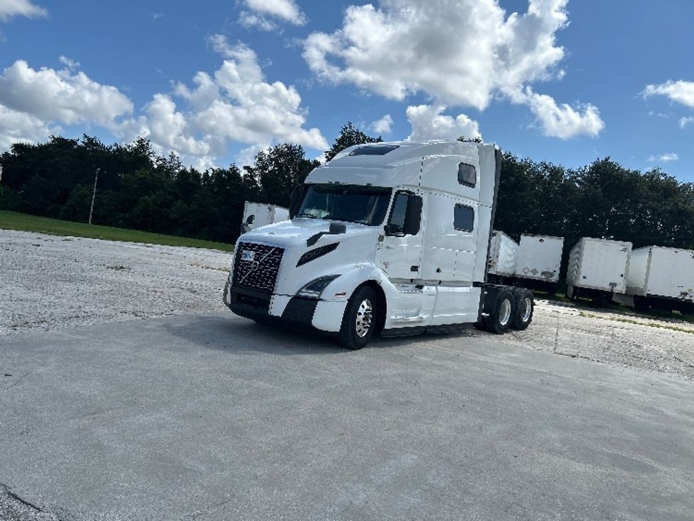 Sleeper Tractor-Heavy Duty Tractors-Volvo-2024-VNL64860-Tampa-FL-546,828\n\t\tmiles-$ 100,250 - Image 3