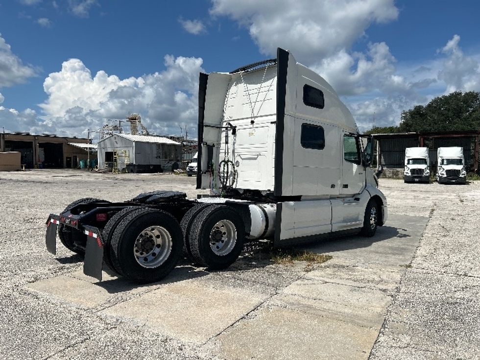 Sleeper Tractor-Heavy Duty Tractors-Volvo-2024-VNL64860-Tampa-FL-546,828\n\t\tmiles-$ 100,250 - Image 6