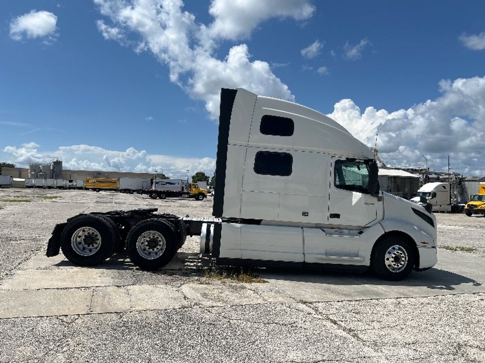 Sleeper Tractor-Heavy Duty Tractors-Volvo-2024-VNL64860-Tampa-FL-546,828\n\t\tmiles-$ 100,250 - Image 7