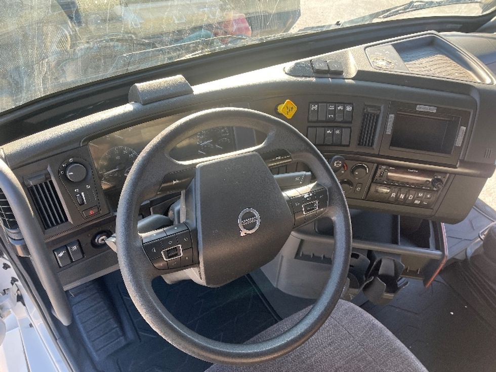 Sleeper Tractor-Heavy Duty Tractors-Volvo-2024-VNL64860-Tampa-FL-584,240\n\t\tmiles-$ 82,500 - Image 11