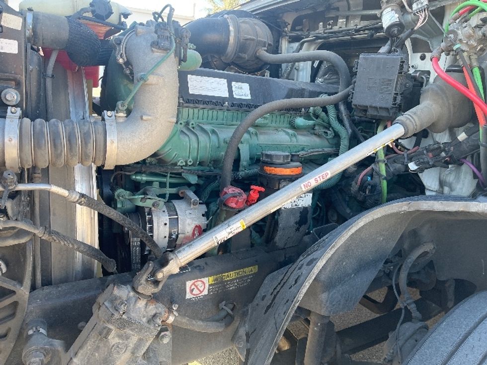 Sleeper Tractor-Heavy Duty Tractors-Volvo-2024-VNL64860-Tampa-FL-584,240\n\t\tmiles-$ 82,500 - Image 21