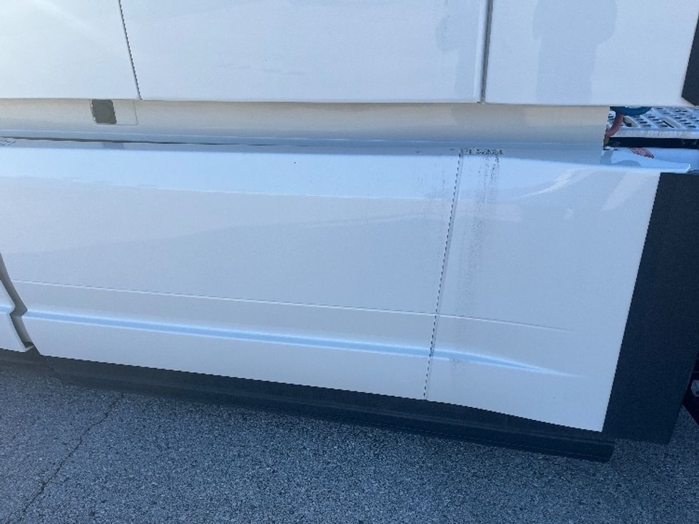 Sleeper Tractor-Heavy Duty Tractors-Volvo-2024-VNL64860-Tampa-FL-584,240\n\t\tmiles-$ 82,500 - Image 23