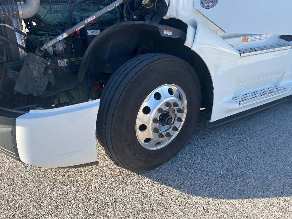 Sleeper Tractor-Heavy Duty Tractors-Volvo-2024-VNL64860-Tampa-FL-584,240\n\t\tmiles-$ 82,500 - Image 24