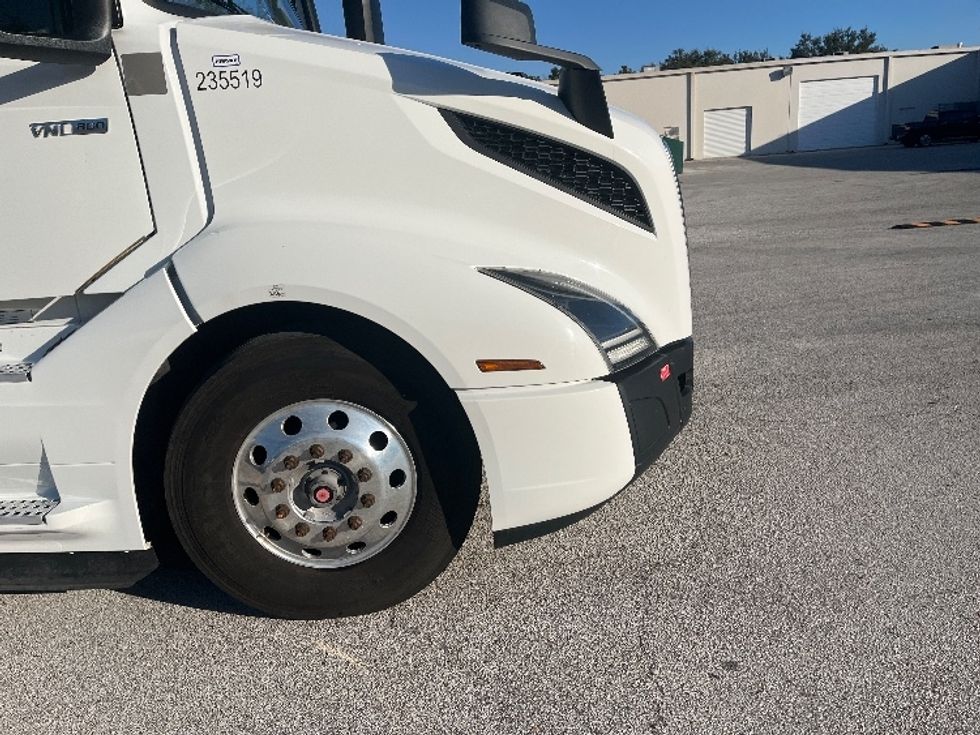 Sleeper Tractor-Heavy Duty Tractors-Volvo-2024-VNL64860-Tampa-FL-584,240\n\t\tmiles-$ 82,500 - Image 25