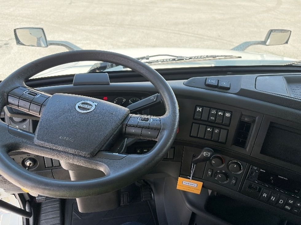 Sleeper Tractor-Heavy Duty Tractors-Volvo-2024-VNL64860-Tampa-FL-650,257\n\t\tmiles-$ 85,000 - Image 11