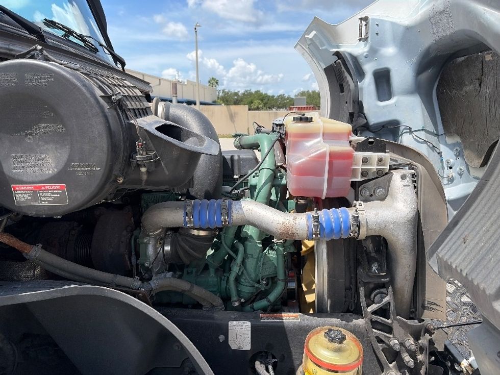 Sleeper Tractor-Heavy Duty Tractors-Volvo-2024-VNL64860-Tampa-FL-650,257\n\t\tmiles-$ 85,000 - Image 20
