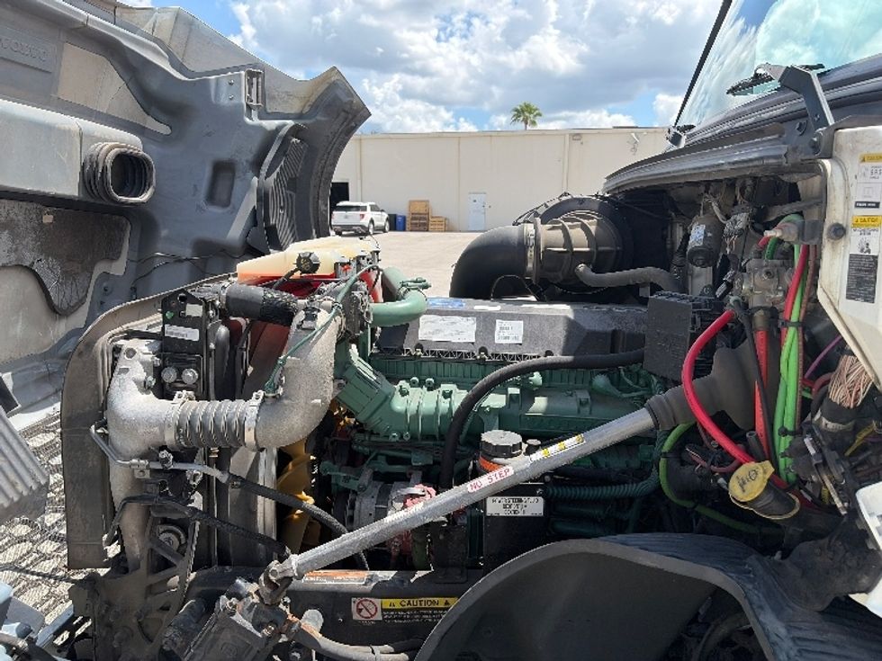 Sleeper Tractor-Heavy Duty Tractors-Volvo-2024-VNL64860-Tampa-FL-650,257\n\t\tmiles-$ 85,000 - Image 21