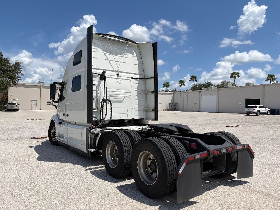 Sleeper Tractor-Heavy Duty Tractors-Volvo-2024-VNL64860-Tampa-FL-650,257\n\t\tmiles-$ 85,000 - Image 5