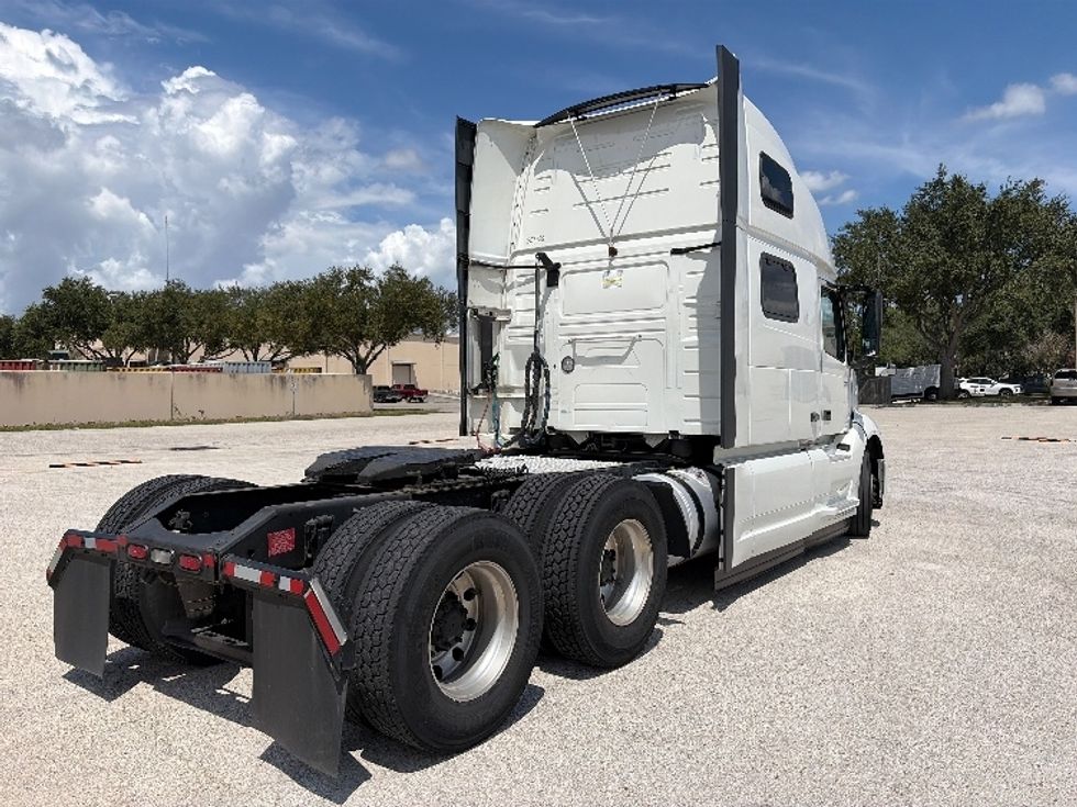 Sleeper Tractor-Heavy Duty Tractors-Volvo-2024-VNL64860-Tampa-FL-650,257\n\t\tmiles-$ 85,000 - Image 7