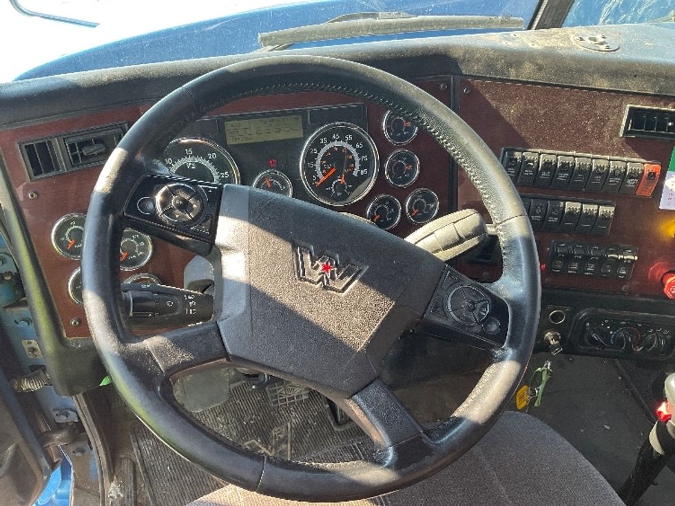 Sleeper Tractor-Heavy Duty Tractors-Western Star-2020-5700XE-Londonderry-NH-586,080\n\t\tmiles-$ 51,250 - Image 11