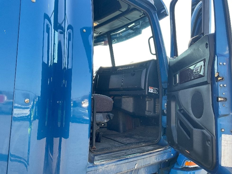 Sleeper Tractor-Heavy Duty Tractors-Western Star-2020-5700XE-Londonderry-NH-586,080\n\t\tmiles-$ 51,250 - Image 12