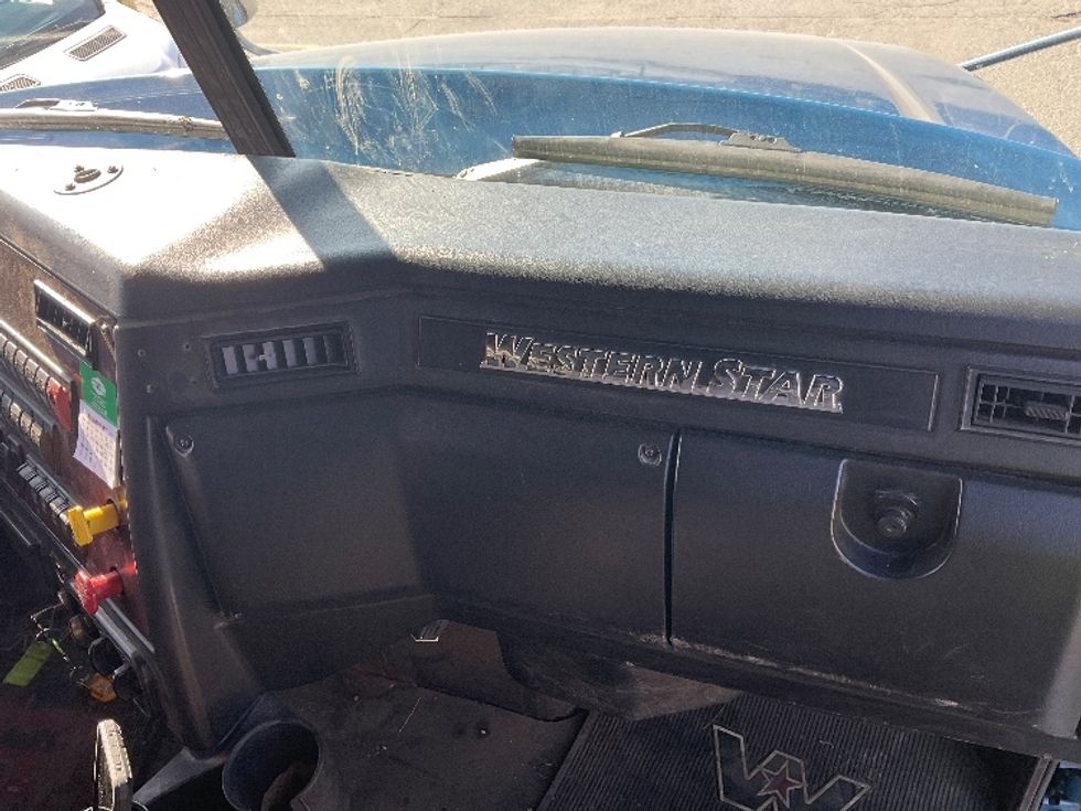 Sleeper Tractor-Heavy Duty Tractors-Western Star-2020-5700XE-Londonderry-NH-586,080\n\t\tmiles-$ 51,250 - Image 13