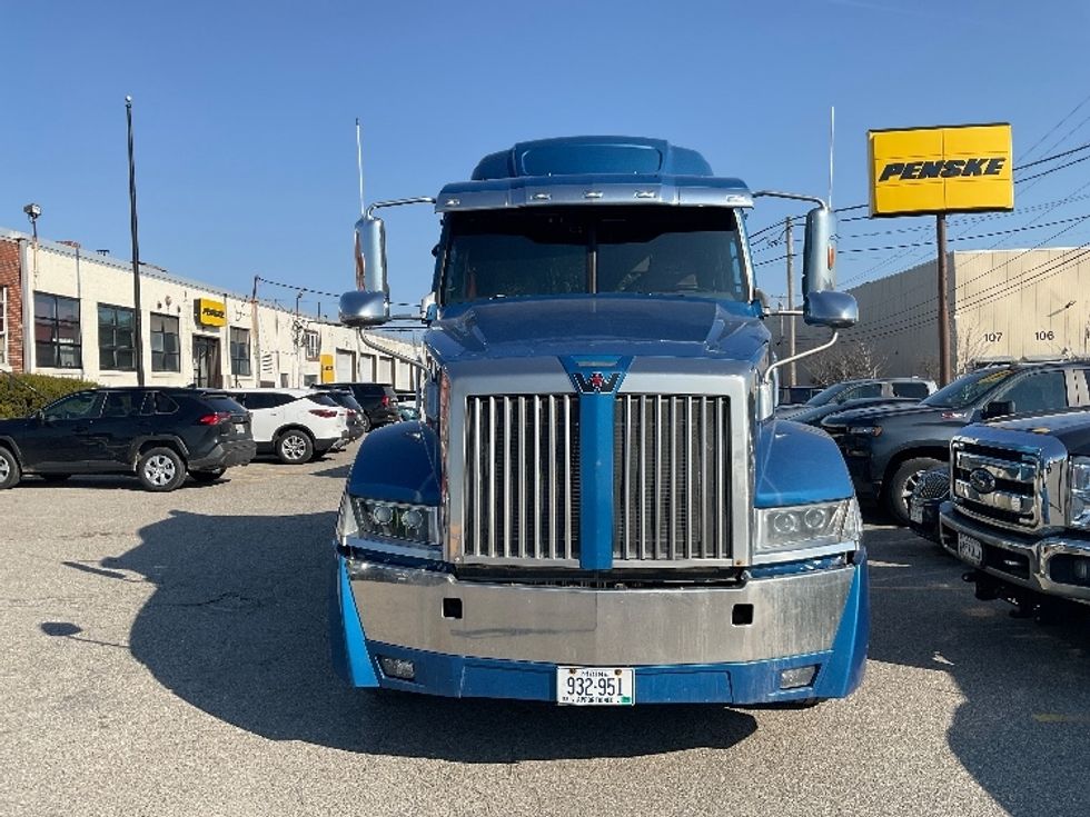Sleeper Tractor-Heavy Duty Tractors-Western Star-2020-5700XE-Londonderry-NH-586,080\n\t\tmiles-$ 51,250 - Image 2
