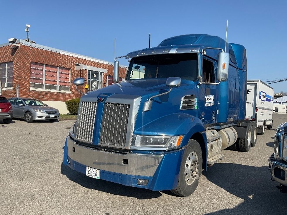 Sleeper Tractor-Heavy Duty Tractors-Western Star-2020-5700XE-Londonderry-NH-586,080\n\t\tmiles-$ 51,250 - Image 3
