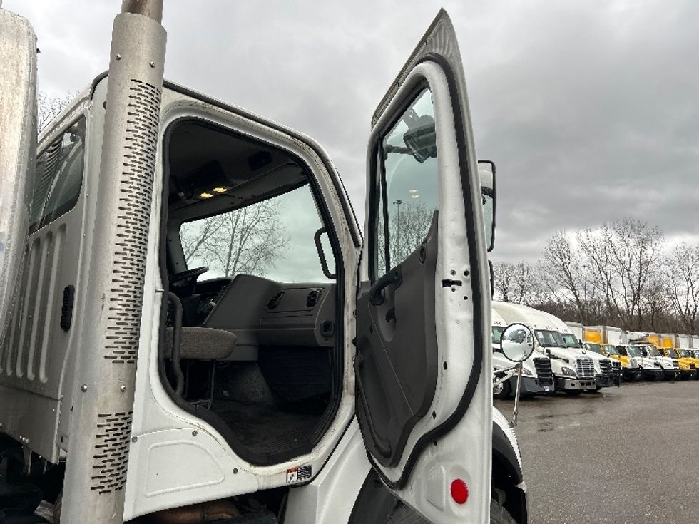 Tanker Truck-Specialized Equipment-Freightliner-2014-M211264S-Akron-OH-151,466\n\t\tmiles-$ 76,000 - Image 20