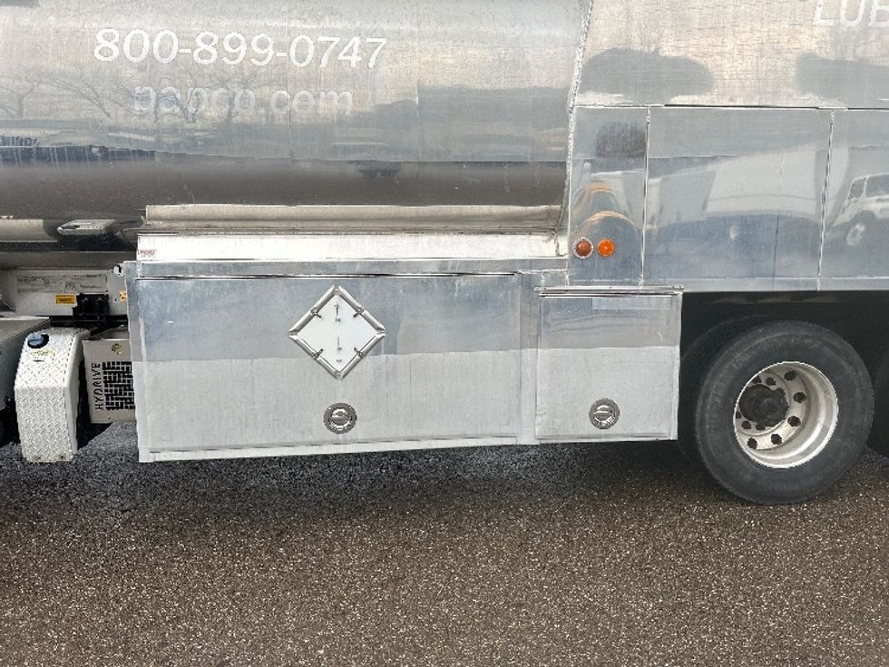 Tanker Truck-Specialized Equipment-Freightliner-2014-M211264S-Akron-OH-151,466\n\t\tmiles-$ 76,000 - Image 27