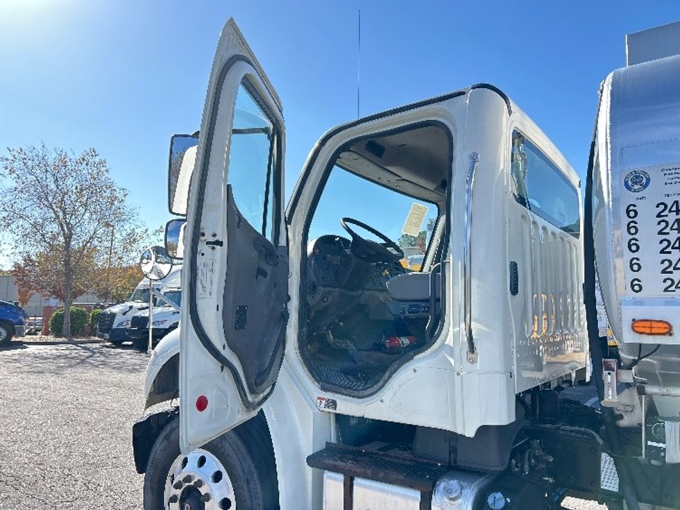 Tanker Truck-Specialized Equipment-Freightliner-2019-M2-Prince George-VA-122,049\n\t\tmiles-$ 48,500 - Image 11