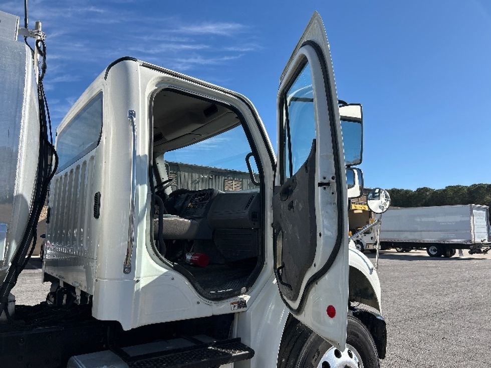 Tanker Truck-Specialized Equipment-Freightliner-2019-M2-Prince George-VA-122,049\n\t\tmiles-$ 48,500 - Image 15