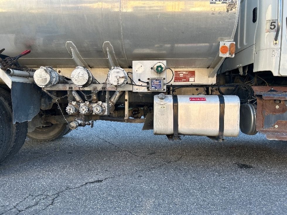 Tanker Truck-Specialized Equipment-Freightliner-2019-M2-Prince George-VA-163,569\n\t\tmiles-$ 50,500 - Image 10