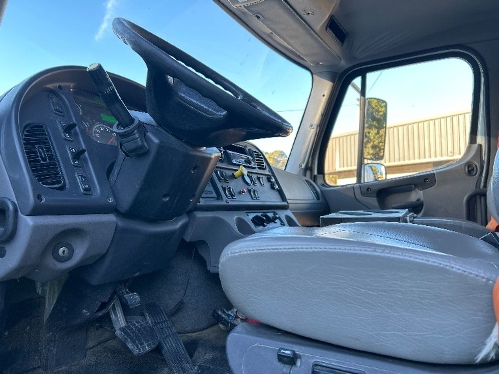 Tanker Truck-Specialized Equipment-Freightliner-2019-M2-Prince George-VA-163,569\n\t\tmiles-$ 50,500 - Image 13