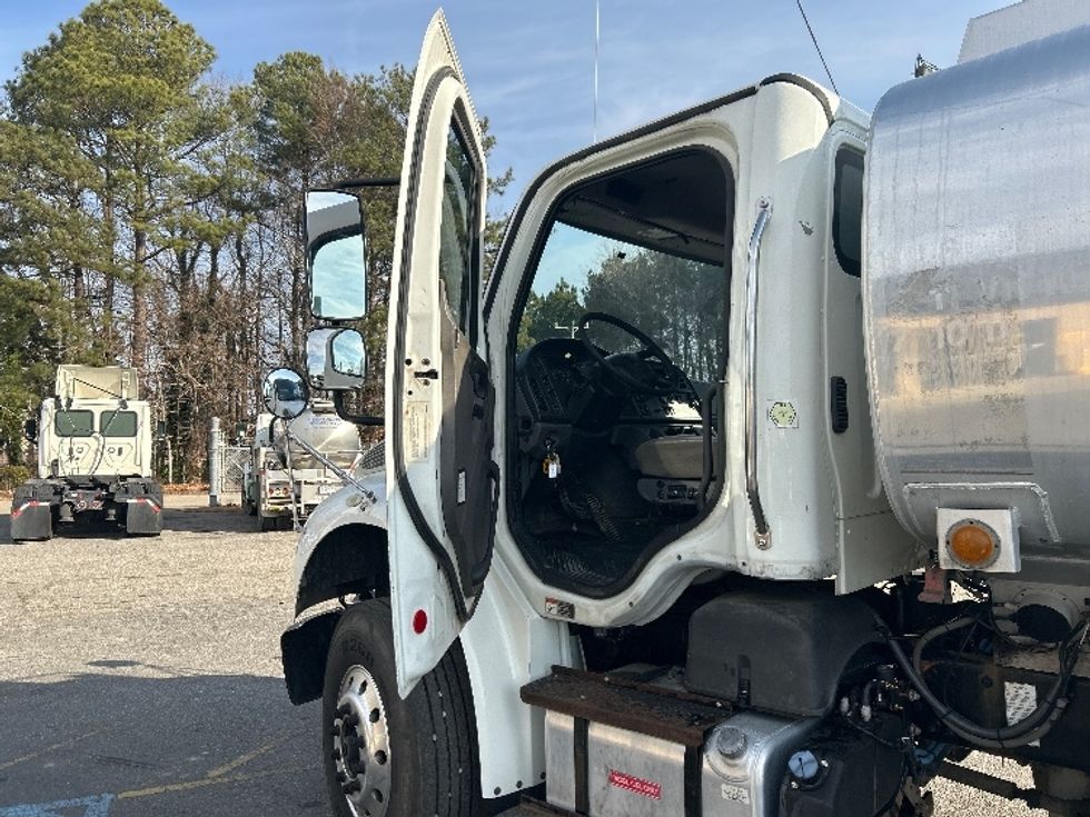 Tanker Truck-Specialized Equipment-Freightliner-2019-M2-Prince George-VA-164,434\n\t\tmiles-$ 35,750 - Image 11