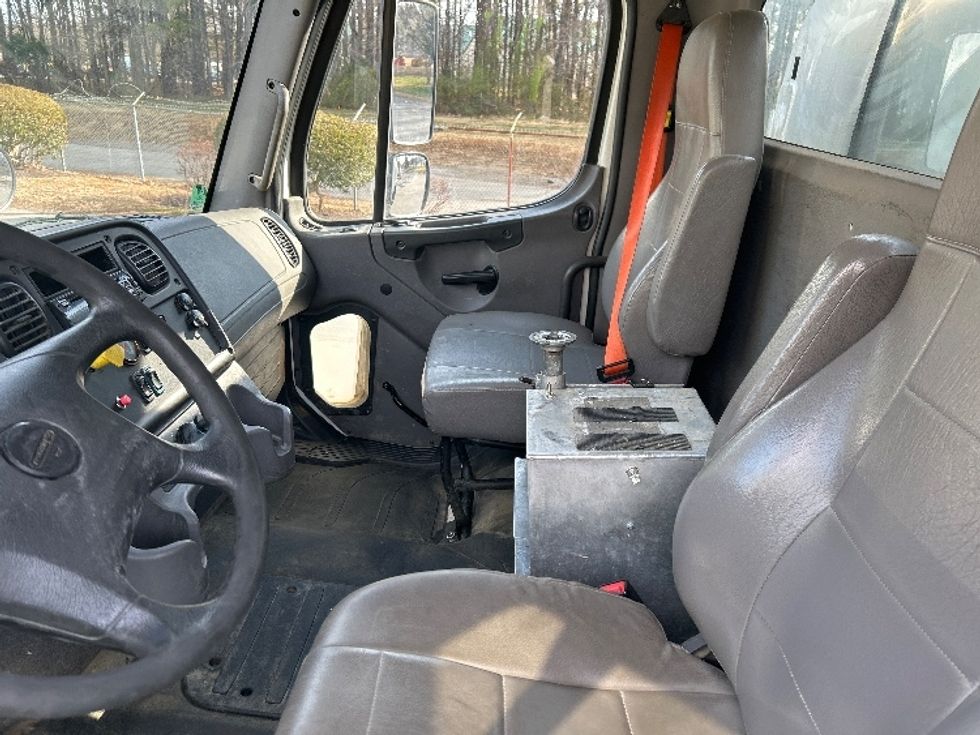 Tanker Truck-Specialized Equipment-Freightliner-2019-M2-Prince George-VA-164,434\n\t\tmiles-$ 35,750 - Image 14