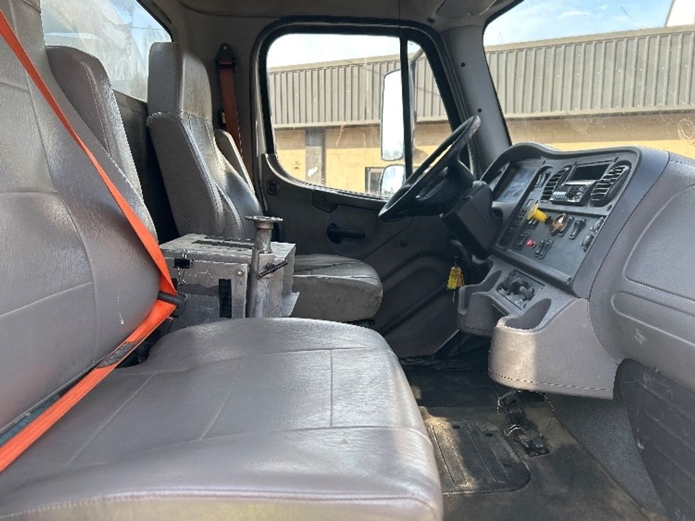 Tanker Truck-Specialized Equipment-Freightliner-2019-M2-Prince George-VA-164,434\n\t\tmiles-$ 35,750 - Image 17