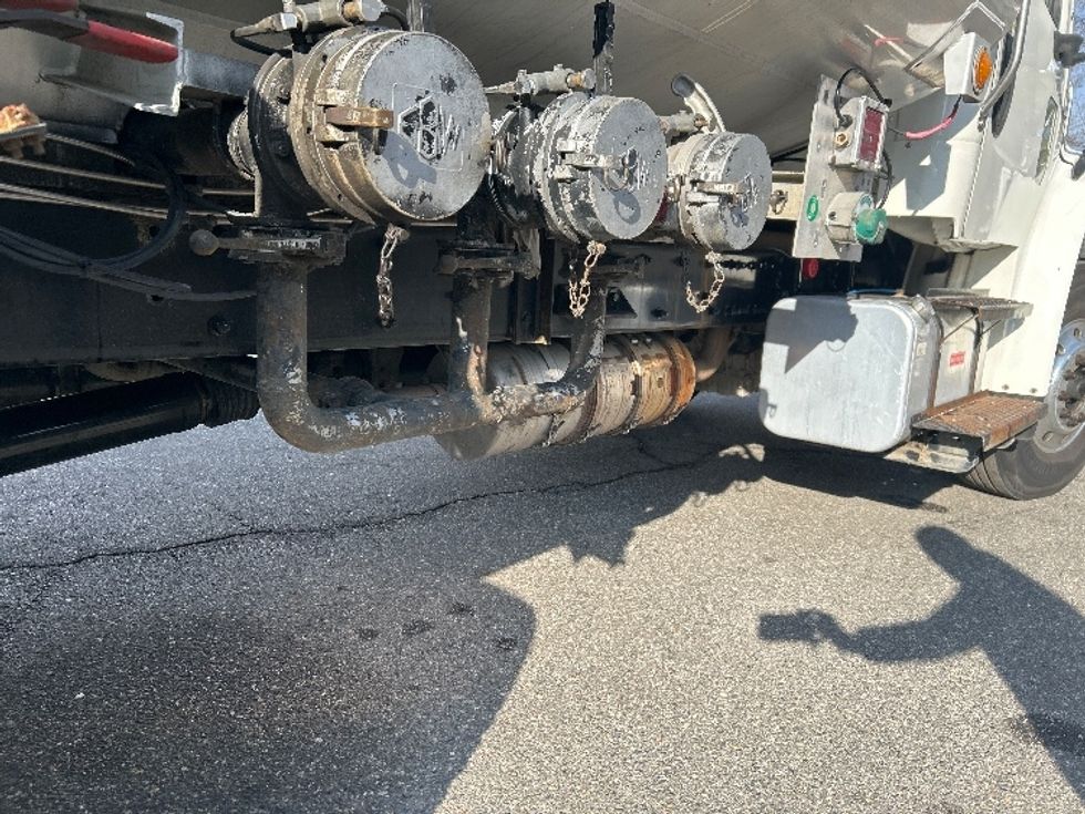 Tanker Truck-Specialized Equipment-Freightliner-2019-M2-Prince George-VA-164,434\n\t\tmiles-$ 35,750 - Image 9