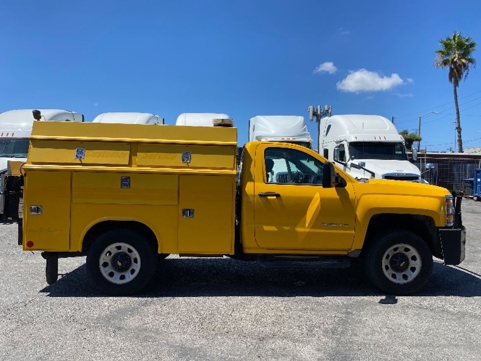 Utility Truck-Specialized Equipment-Chevrolet-2018-SILVERAD-Torrance-CA-121,265\n\t\tmiles-$ 26,750 - Image 15