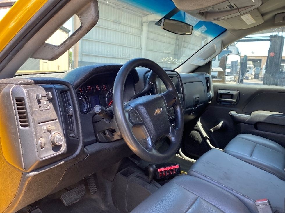 Utility Truck-Specialized Equipment-Chevrolet-2018-SILVERAD-Torrance-CA-121,265\n\t\tmiles-$ 26,750 - Image 17