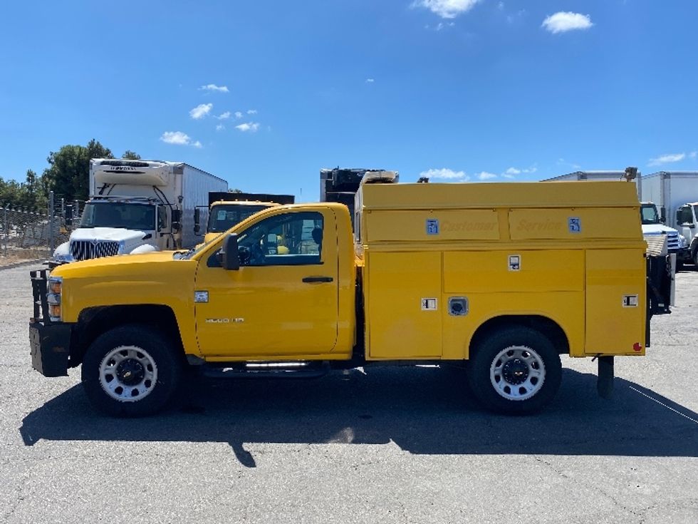 Utility Truck-Specialized Equipment-Chevrolet-2018-SILVERAD-Torrance-CA-121,265\n\t\tmiles-$ 26,750 - Image 4