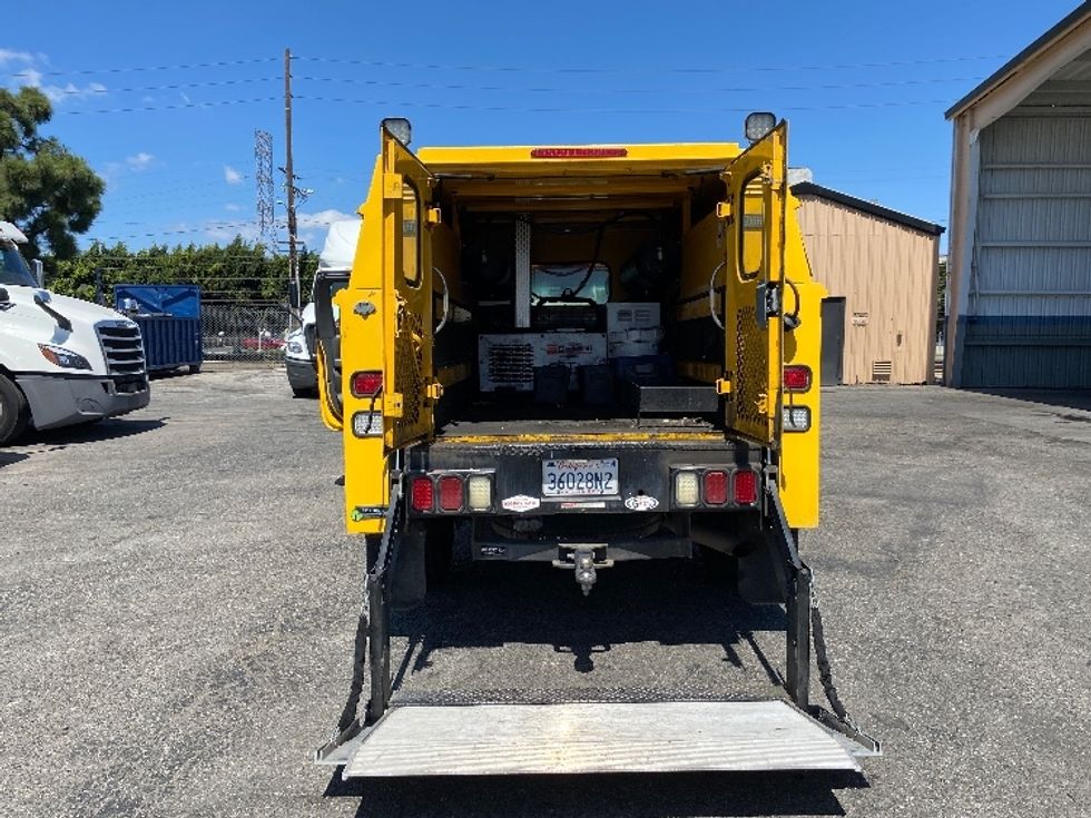 Utility Truck-Specialized Equipment-Chevrolet-2018-SILVERAD-Torrance-CA-121,265\n\t\tmiles-$ 26,750 - Image 9