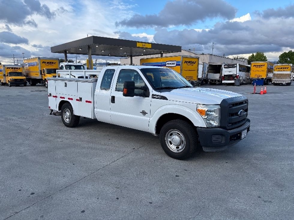 Utility Truck-Specialized Equipment-Ford-2015-F250-West Sacramento-CA-114,081\n\t\tmiles-$ 23,500 - Image 1