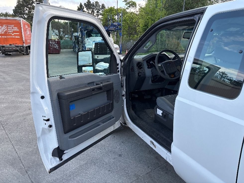 Utility Truck-Specialized Equipment-Ford-2015-F250-West Sacramento-CA-114,081\n\t\tmiles-$ 23,500 - Image 16