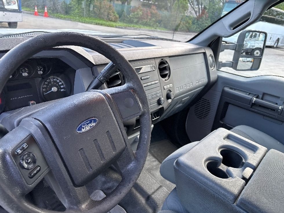 Utility Truck-Specialized Equipment-Ford-2015-F250-West Sacramento-CA-114,081\n\t\tmiles-$ 23,500 - Image 18