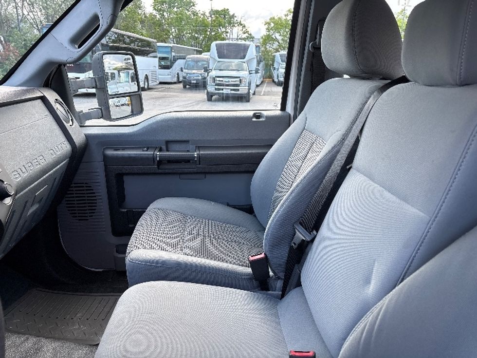 Utility Truck-Specialized Equipment-Ford-2015-F250-West Sacramento-CA-114,081\n\t\tmiles-$ 23,500 - Image 19