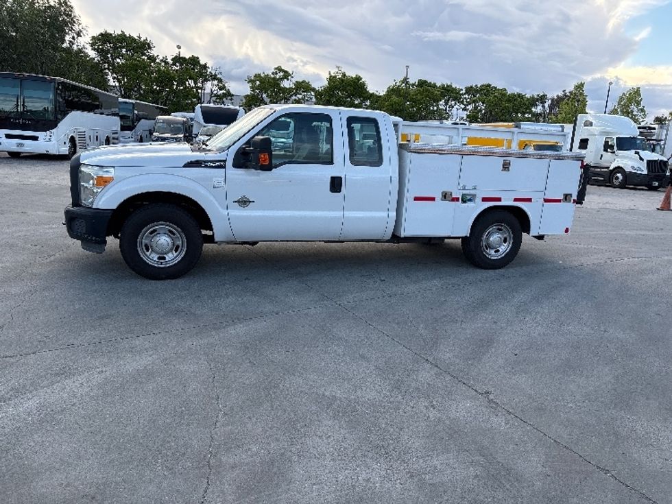 Utility Truck-Specialized Equipment-Ford-2015-F250-West Sacramento-CA-114,081\n\t\tmiles-$ 23,500 - Image 4