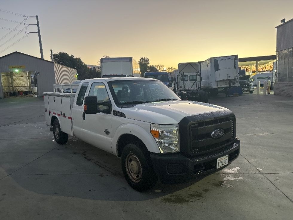 Utility Truck-Specialized Equipment-Ford-2015-F250-West Sacramento-CA-123,208\n\t\tmiles-$ 20,000 - Image 1