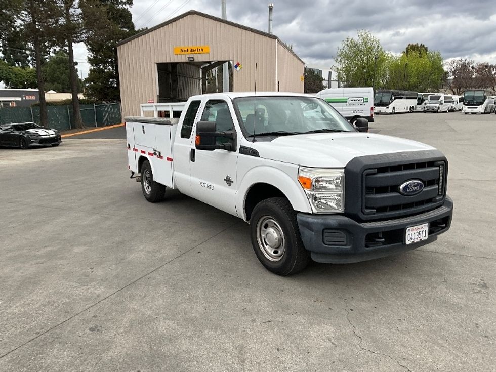 Utility Truck-Specialized Equipment-Ford-2015-F250-West Sacramento-CA-144,620\n\t\tmiles-$ 17,500 - Image 1