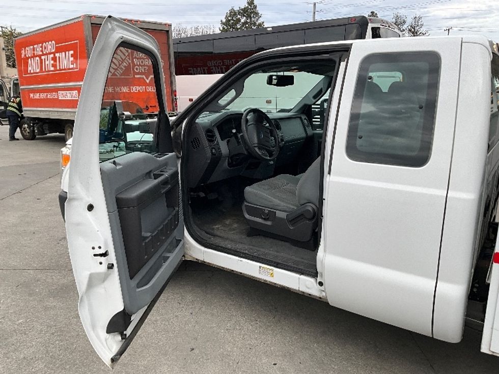 Utility Truck-Specialized Equipment-Ford-2015-F250-West Sacramento-CA-144,620\n\t\tmiles-$ 17,500 - Image 16