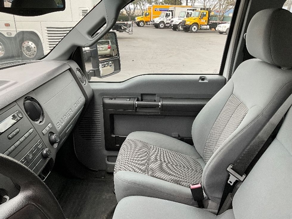 Utility Truck-Specialized Equipment-Ford-2015-F250-West Sacramento-CA-144,620\n\t\tmiles-$ 17,500 - Image 19