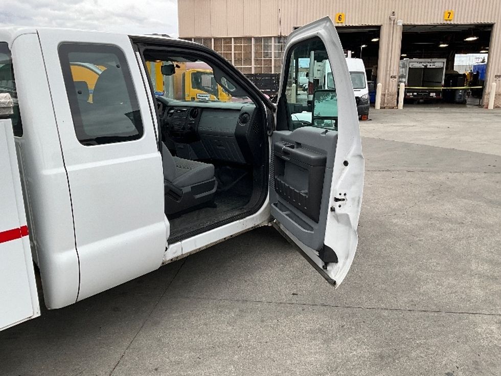 Utility Truck-Specialized Equipment-Ford-2015-F250-West Sacramento-CA-144,620\n\t\tmiles-$ 17,500 - Image 20